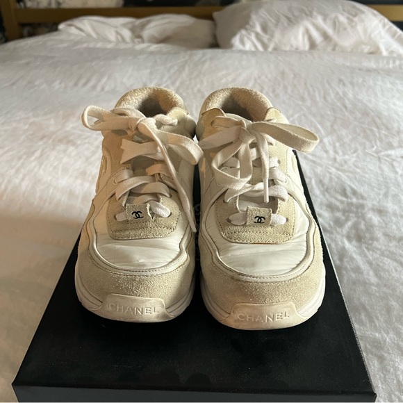 CHANEL CC logo White Reflective Suede Sneakers Trainers - Picture 3 of 9